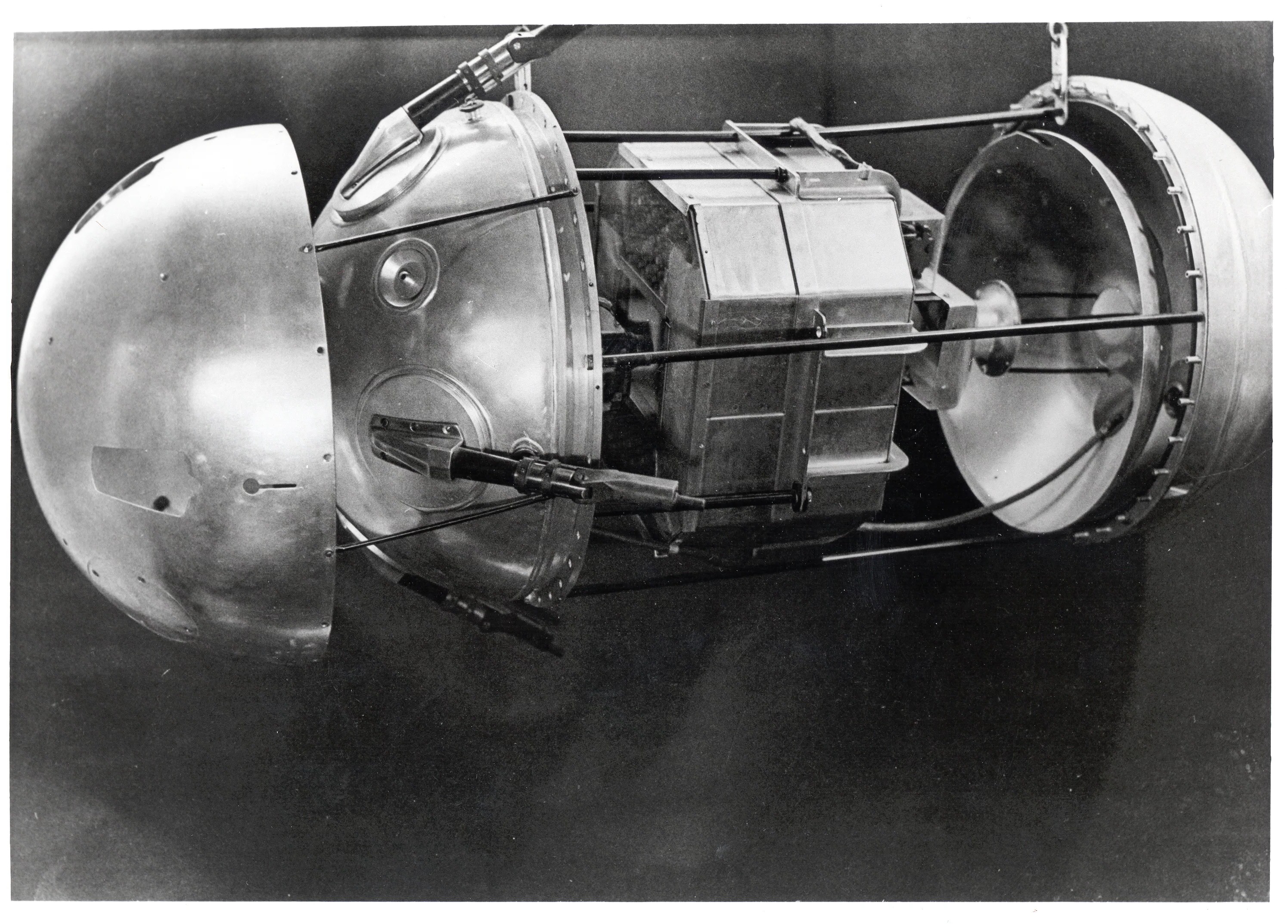 Sputnik 1, exploded view (credit: NASA, https://www.nasa.gov/history/sputnik/gallerysput.html).